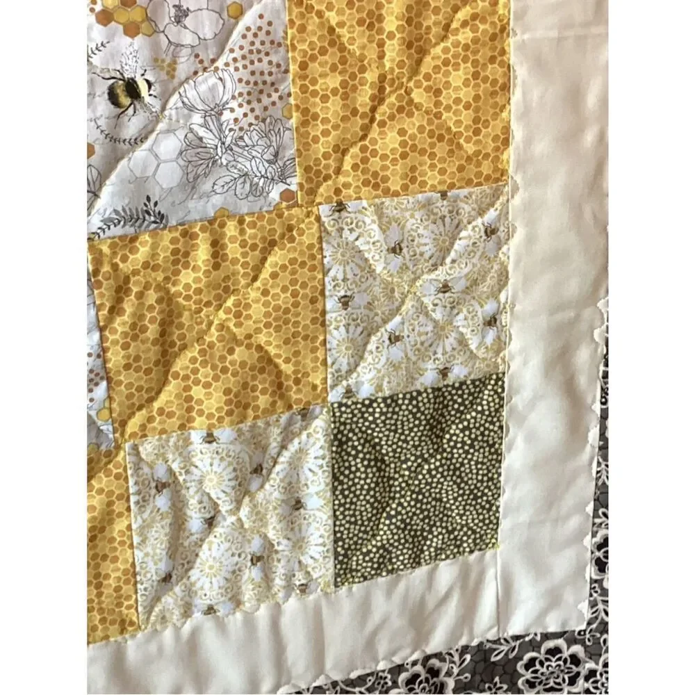 NWT. Hand Crafted Honey Bees Quilt